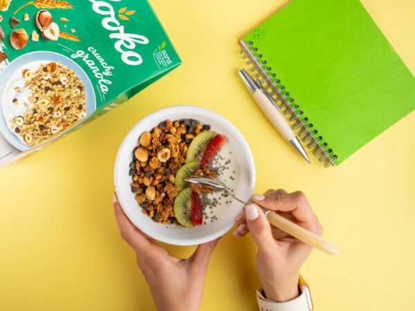 Crunchy granola Flooko aux pépites de chocolat noir et noisettes – Image 4
