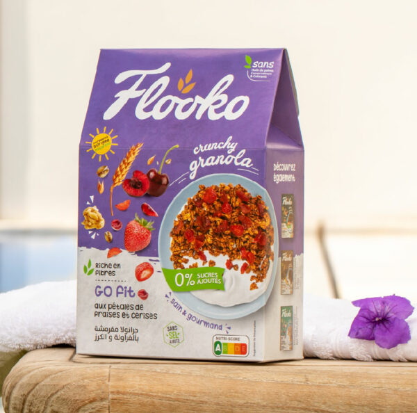 Crunchy granola Flooko GoFit aux pétales de fraises et cerises séchées